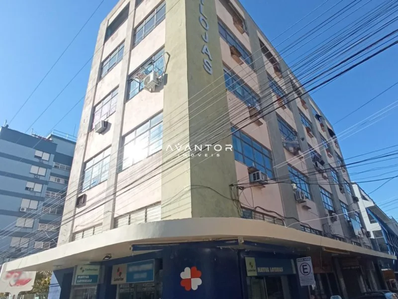 Fachada do prédio com lojas no térreo — Sala Comercial para alugar no Edifício Roque Calage, em Centro, Santa Maria/RS
