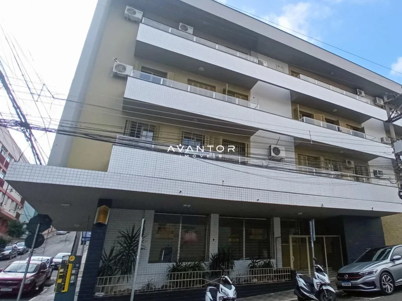 Fachada do prédio com sacadas — Loja com 1 sala à venda e para alugar no Edifício Guarapari - B, em Centro, Santa Maria/RS