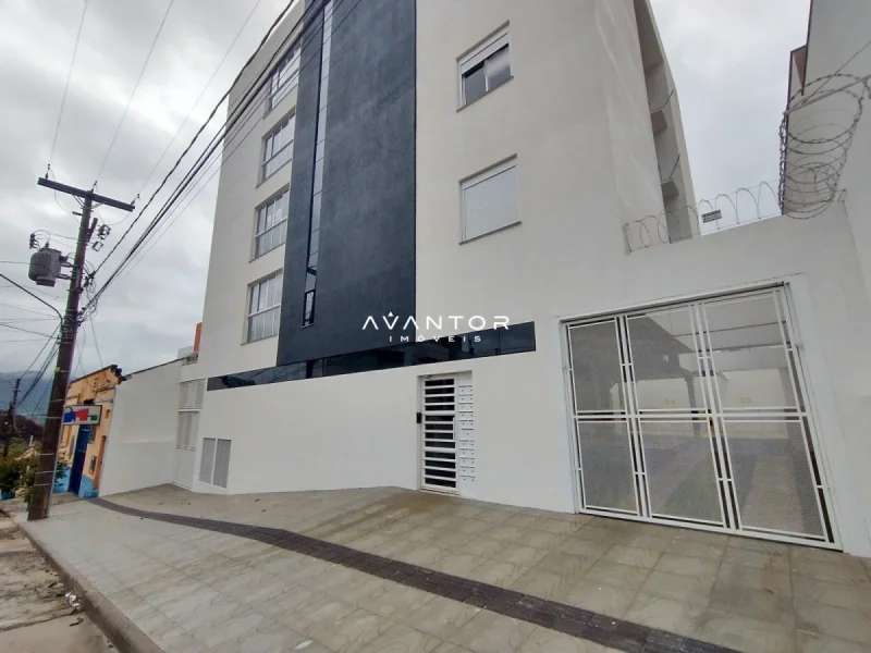 Fachada do prédio com garagem — Apartamento à venda no Residencial Dona Nilza, em Nossa Senhora do Rosário, Santa Maria/RS