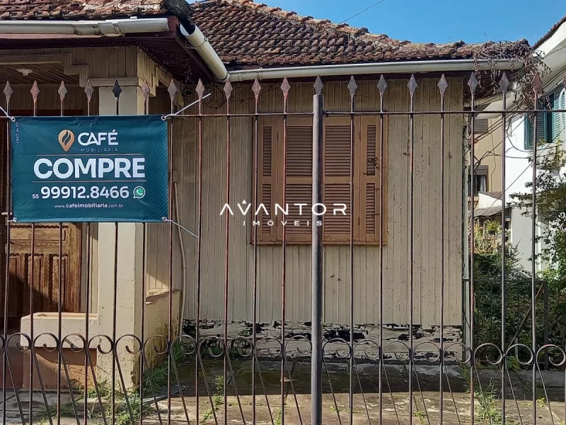 Fachada da casa com portão de ferro — Terreno à venda em Bonfim, Santa Maria/RS
