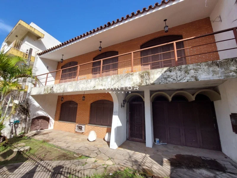 Fachada da casa com sacada — Casa com 4 quartos à venda e para alugar em Centro, Santa Maria/RS