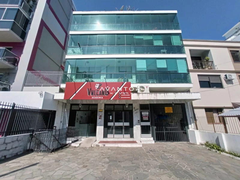Fachada do edifício com sacadas envidraçadas — Sala Comercial para alugar no Edifício Mariluci, em Centro, Santa Maria/RS