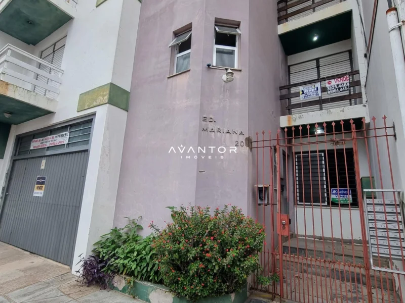 Fachada da casa com portão de entrada — Apartamento com 1 quarto à venda no Edifício Mariana, em Centro, Santa Maria/RS