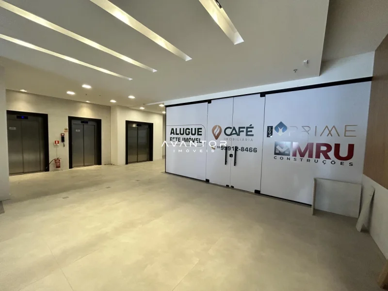 Hall de entrada com elevadores — Loja com 1 sala para alugar no Comercial Prime, em Centro, Santa Maria/RS
