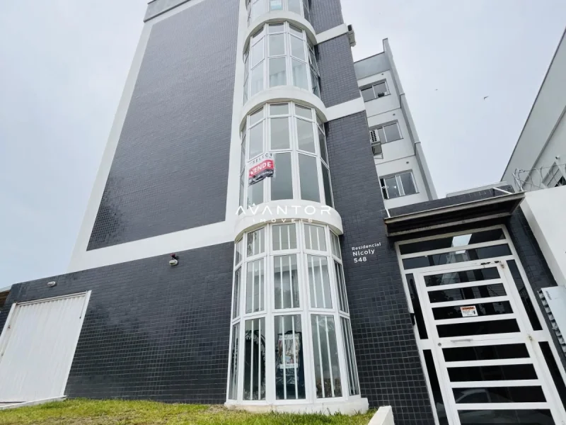 Fachada do prédio com entrada principal — Apartamento à venda no Residencial Nicoly, em Dom Antônio Reis, Santa Maria/RS
