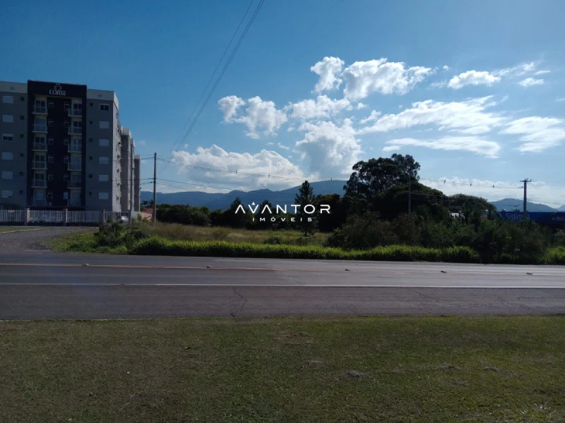 Fachada do prédio com vista para montanhas — Terreno à venda em Camobi, Santa Maria/RS
