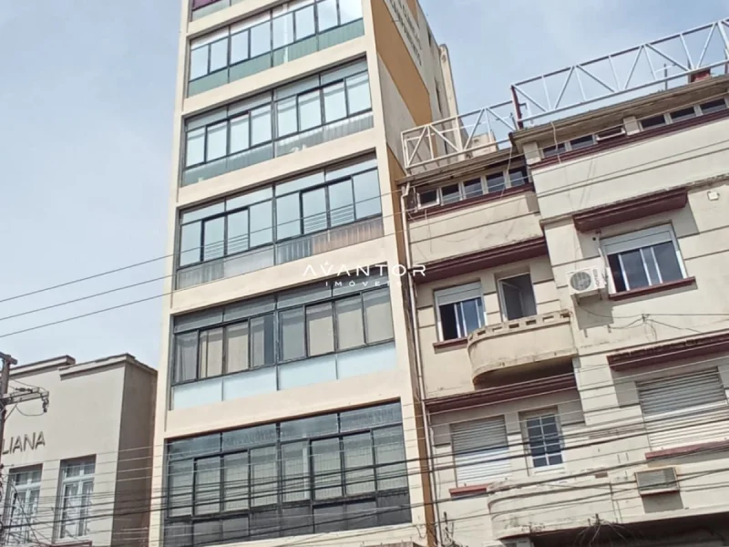 Fachada do prédio com sacadas — Sala Comercial com 4 salas para alugar no Edifício das Clínicas, em Centro, Santa Maria/RS