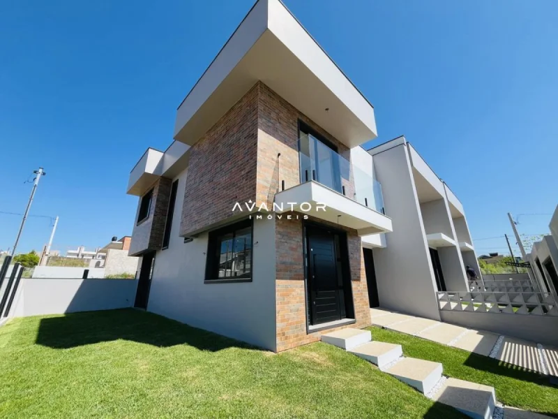 Fachada da casa com jardim frontal — Casa à venda e para alugar no Villaggio Di Napoli, em Camobi, Santa Maria/RS