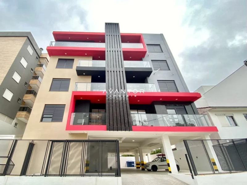 Fachada do prédio com sacadas vermelhas — Apartamento com 2 quartos à venda no Residencial Syrah, em Camobi, Santa Maria/RS