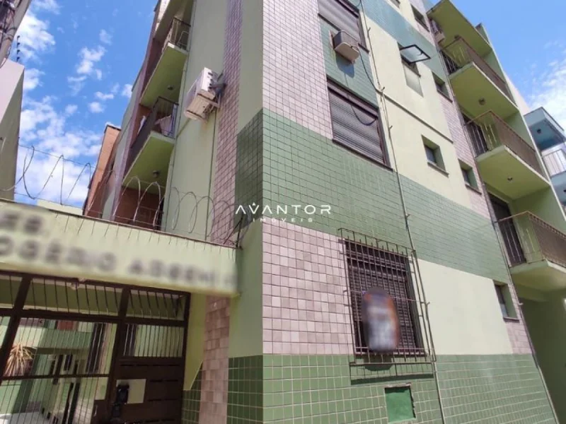 Fachada do prédio com sacadas e azulejos coloridos — Apartamento à venda no Residencial Rogério Argemi, Santa Maria