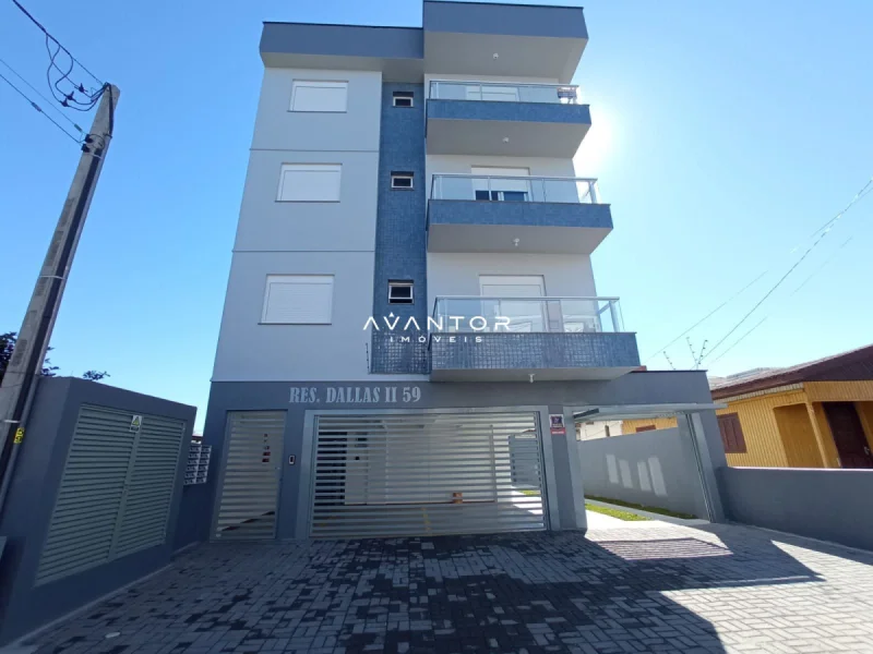 Fachada do prédio com sacadas — Apartamento com 2 quartos à venda em Camobi, Santa Maria/RS