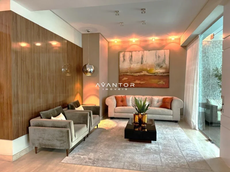 Sala de estar com sofás e iluminação ambiente — Apartamento à venda no Residencial Ilha De Symi, Balneário Camboriú