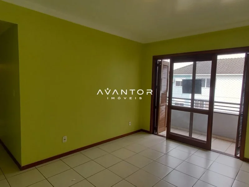 Dormitório com sacada — Apartamento à venda e para alugar no Edifício Residencial Tanisa II, em Camobi, Santa Maria/RS