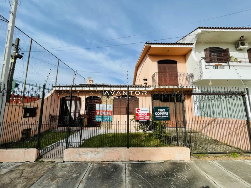 Fachada da casa com portão — Casa com 3 quartos à venda em Uglione, Santa Maria/RS