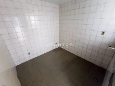 Kitnet No Bairro Medianeira com Banheiro Social, Cozinha e Área de Serviço — Studio para alugar em Nossa Senhora Medianeira, Santa Maria