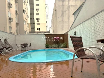 Piscina aquecida — Apartamento com 3 quartos à venda e para alugar no Edifício Carrara, em Centro, Balneário Camboriú/SC