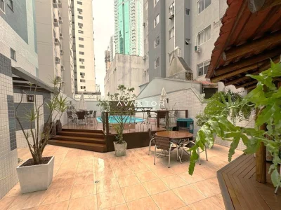 Piscina e quiosque — Apartamento com 3 quartos à venda e para alugar no Edifício Carrara, em Centro, Balneário Camboriú/SC