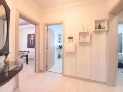 Hall de entrada do apto — Apartamento à venda e para alugar no Edifício Carrara, em Centro, Balneário Camboriú/SC