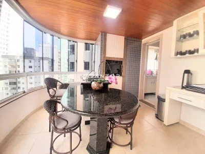 Varanda c- churrasqueira — Apartamento à venda e para alugar no Edifício Carrara, em Centro, Balneário Camboriú/SC