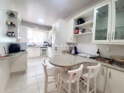 Cozinha — Apartamento com 3 quartos à venda e para alugar no Edifício Carrara, em Centro, Balneário Camboriú/SC