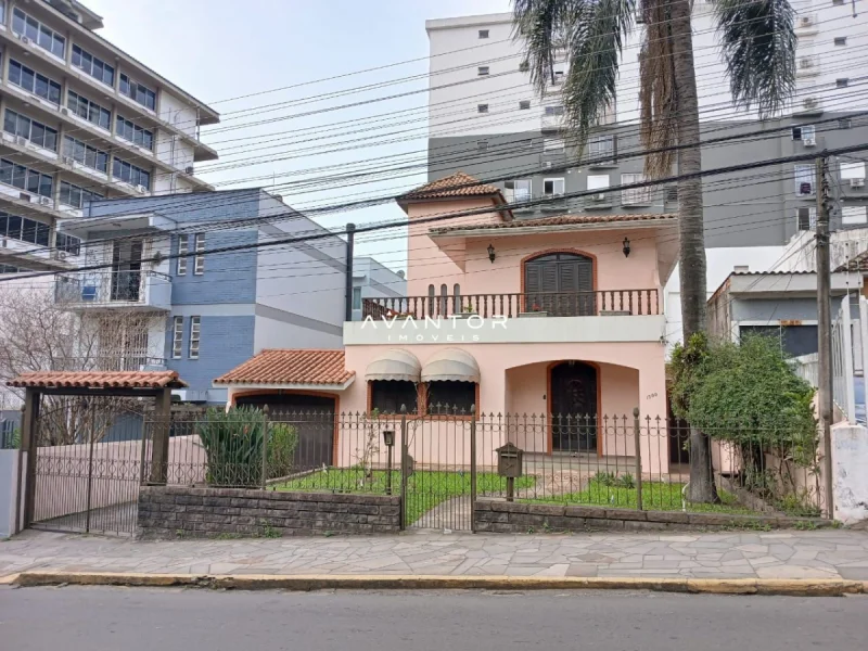 Fachada da casa com varanda — Casa Comercial com 4 salas à venda e para alugar em Centro, Santa Maria/RS