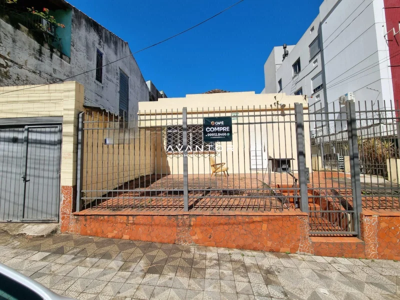 Fachada da casa com garagem — Casa com 3 quartos à venda em Nossa Senhora do Rosário, Santa Maria/RS