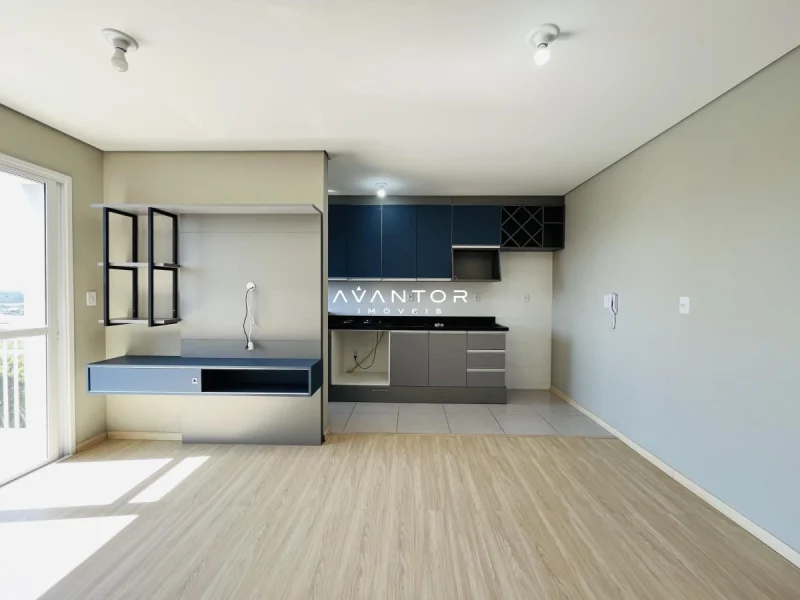 Cozinha integrada à sala com armários planejados — Apartamento à venda e para alugar no Residencial Vila Di Fiori