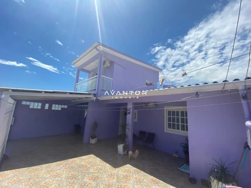 Fachada da casa com garagem — Casa com 3 quartos à venda em Tancredo Neves, Santa Maria/RS