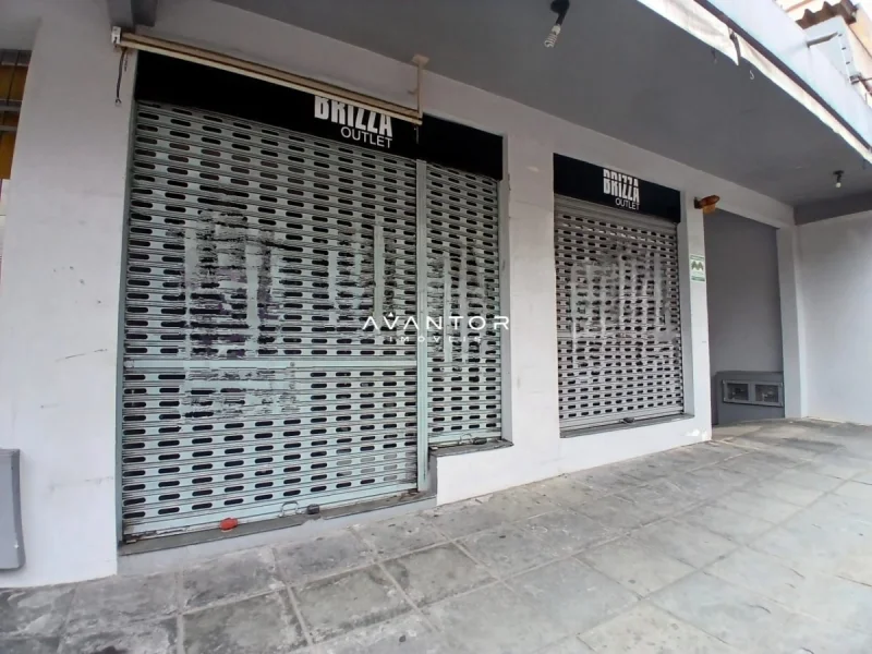 Fachada de loja com vidraçaria — Sala Comercial com 2 salas para alugar em Nossa Senhora de Fátima, Santa Maria/RS