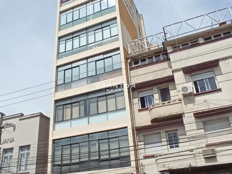 Fachada do prédio com sacadas — Sala Comercial à venda e para alugar no Edifício das Clínicas, em Centro, Santa Maria/RS