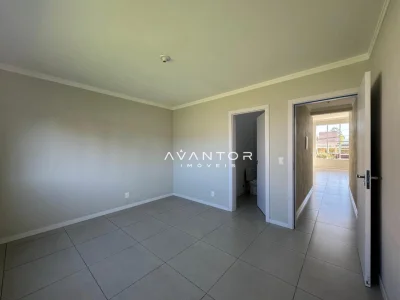 Dormitório com acesso a sacada — Casa com 3 quartos à venda e para alugar em Tomazetti, Santa Maria/RS