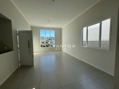 Sala de estar com janelas e vista externa — Casa com 3 quartos à venda e para alugar em Tomazetti, Santa Maria/RS