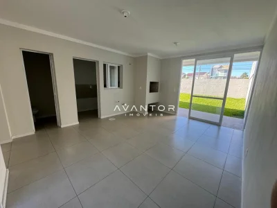 Sala de estar integrada com sacada — Casa com 3 quartos à venda e para alugar em Tomazetti, Santa Maria/RS
