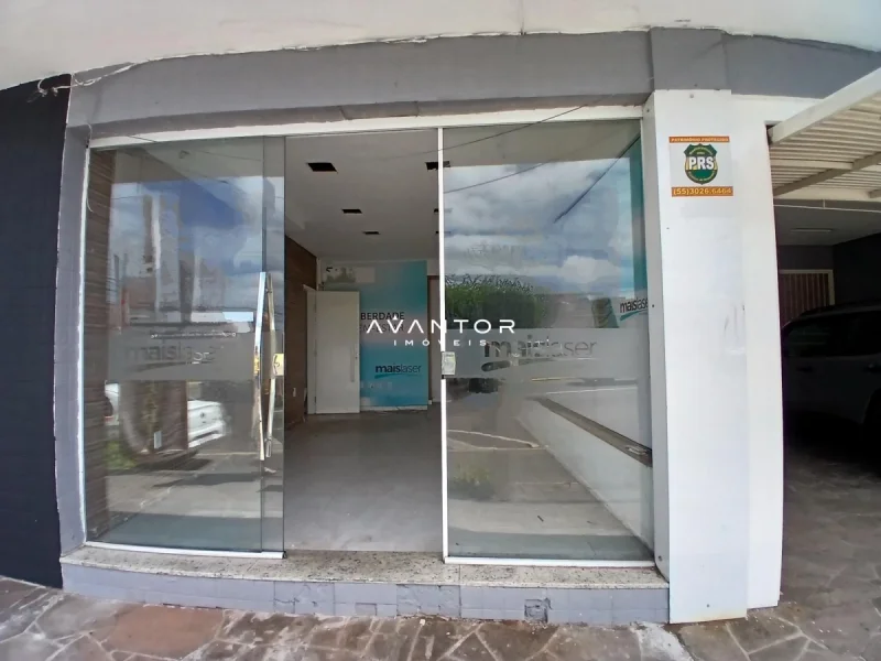 Fachada de loja com vidraçaria — Loja com 1 sala para alugar em Nossa Senhora Medianeira, Santa Maria/RS