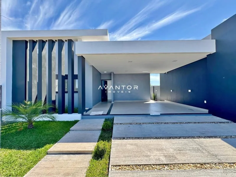 Fachada da casa com entrada e jardim — Casa à venda no Residencial Alberto Schons, em Pinheiro Machado, Santa Maria/RS