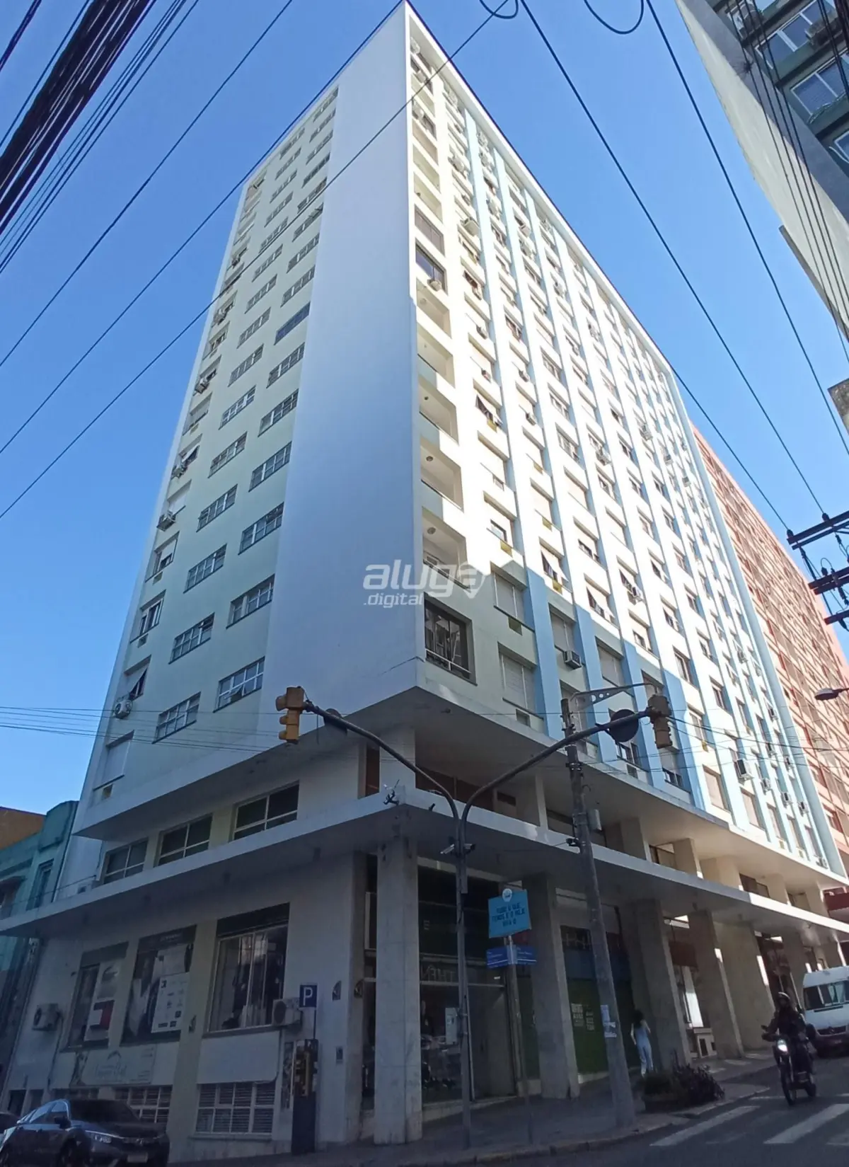 Apartamento no Centro De 2 Dormitórios, Sala Ampla, Banheiro Social, Cozinha, Banheiro Aux — Apartamento para alugar no Edifício Pampa