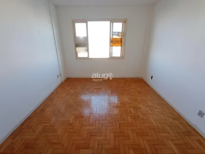Apartamento no Centro De 2 Dormitórios, Sala Ampla, Banheiro Social, Cozinha, Banheiro Aux — Apartamento para alugar no Edifício Pampa
