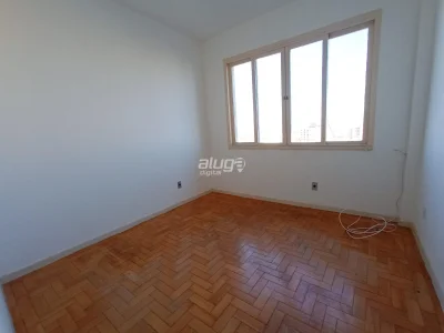 Apartamento no Centro De 2 Dormitórios, Sala Ampla, Banheiro Social, Cozinha, Banheiro Aux — Apartamento para alugar no Edifício Pampa
