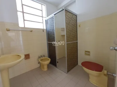 Apartamento no Centro De 2 Dormitórios, Sala Ampla, Banheiro Social, Cozinha, Banheiro Aux — Apartamento para alugar no Edifício Pampa