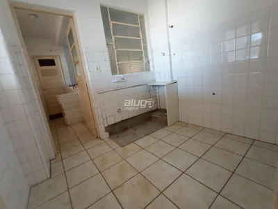 Apartamento no Centro De 2 Dormitórios, Sala Ampla, Banheiro Social, Cozinha, Banheiro Aux — Apartamento para alugar no Edifício Pampa