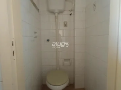 Apartamento no Centro De 2 Dormitórios, Sala Ampla, Banheiro Social, Cozinha, Banheiro Aux — Apartamento para alugar no Edifício Pampa