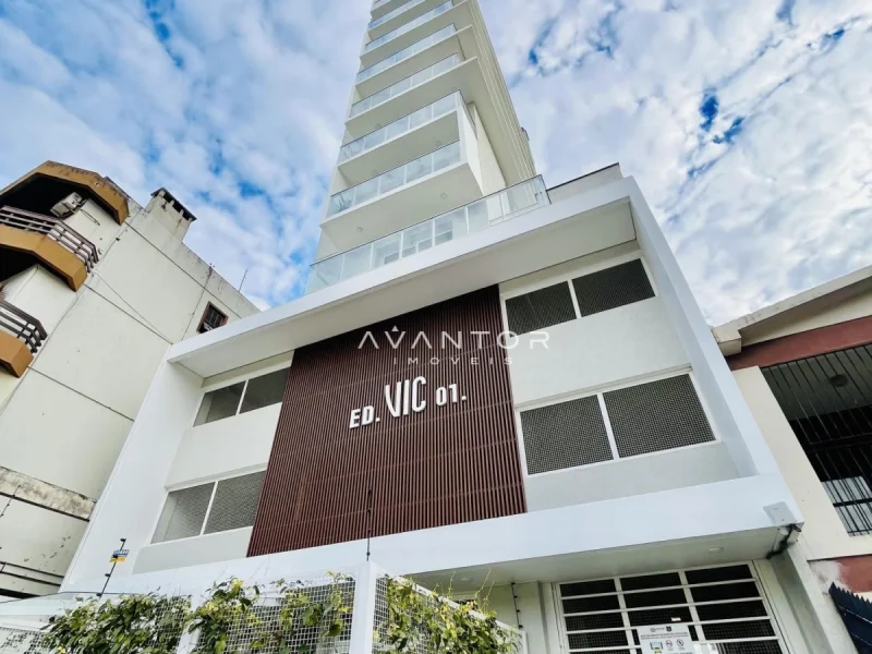 Fachada do prédio com sacada — Apartamento com 3 quartos à venda no Vic 01, em Nossa Senhora Medianeira, Santa Maria/RS