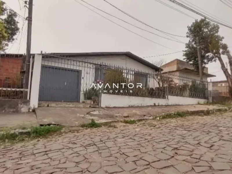 Fachada da casa com portão — Casa com 3 quartos à venda em Juscelino Kubitschek, Santa Maria/RS