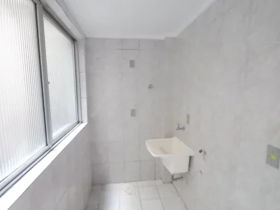 Apartamento 2 dormitórios com sacada, sala, cozinha e área de serviço. Próximo a quartéis — Apartamento para alugar no Residencial Valdobiani