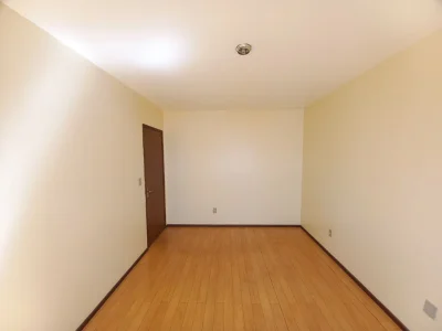 Apartamento 2 dormitórios com sacada, sala, cozinha e área de serviço. Próximo a quartéis — Apartamento para alugar no Residencial Valdobiani