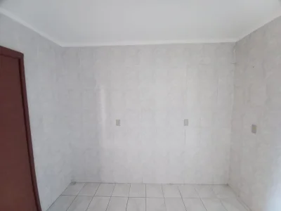 Apartamento 2 dormitórios com sacada, sala, cozinha e área de serviço. Próximo a quartéis — Apartamento para alugar no Residencial Valdobiani