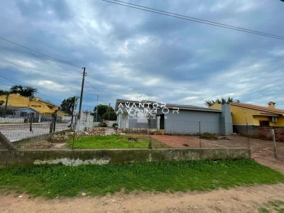 Fachada da casa com terreno — Casa com 2 quartos à venda em Pinheiro Machado, Santa Maria/RS
