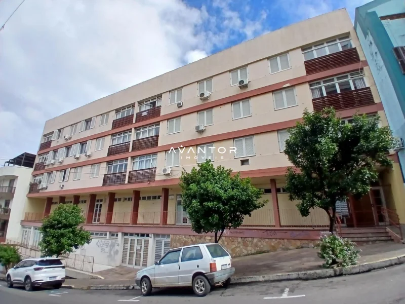 Fachada do prédio com garagens — Apartamento à venda e para alugar no Edifício Dos Bancarios, em Centro, Santa Maria/RS
