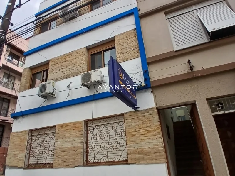 Fachada do prédio com fachada — Sala Comercial com 1 sala para alugar em Nossa Senhora de Fátima, Santa Maria/RS