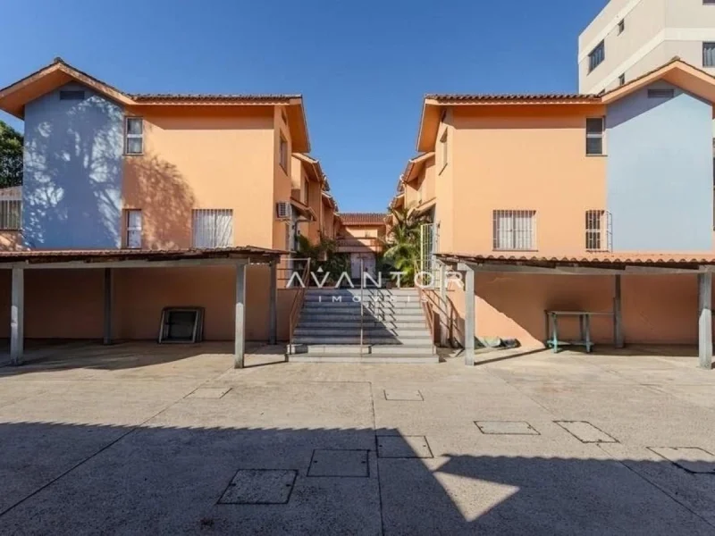 Casa duplex semi mobiliada de 2 dormitórios, sala de estar, banheiro social, cozinha, área — Casa à venda no Condominio Altavista Village